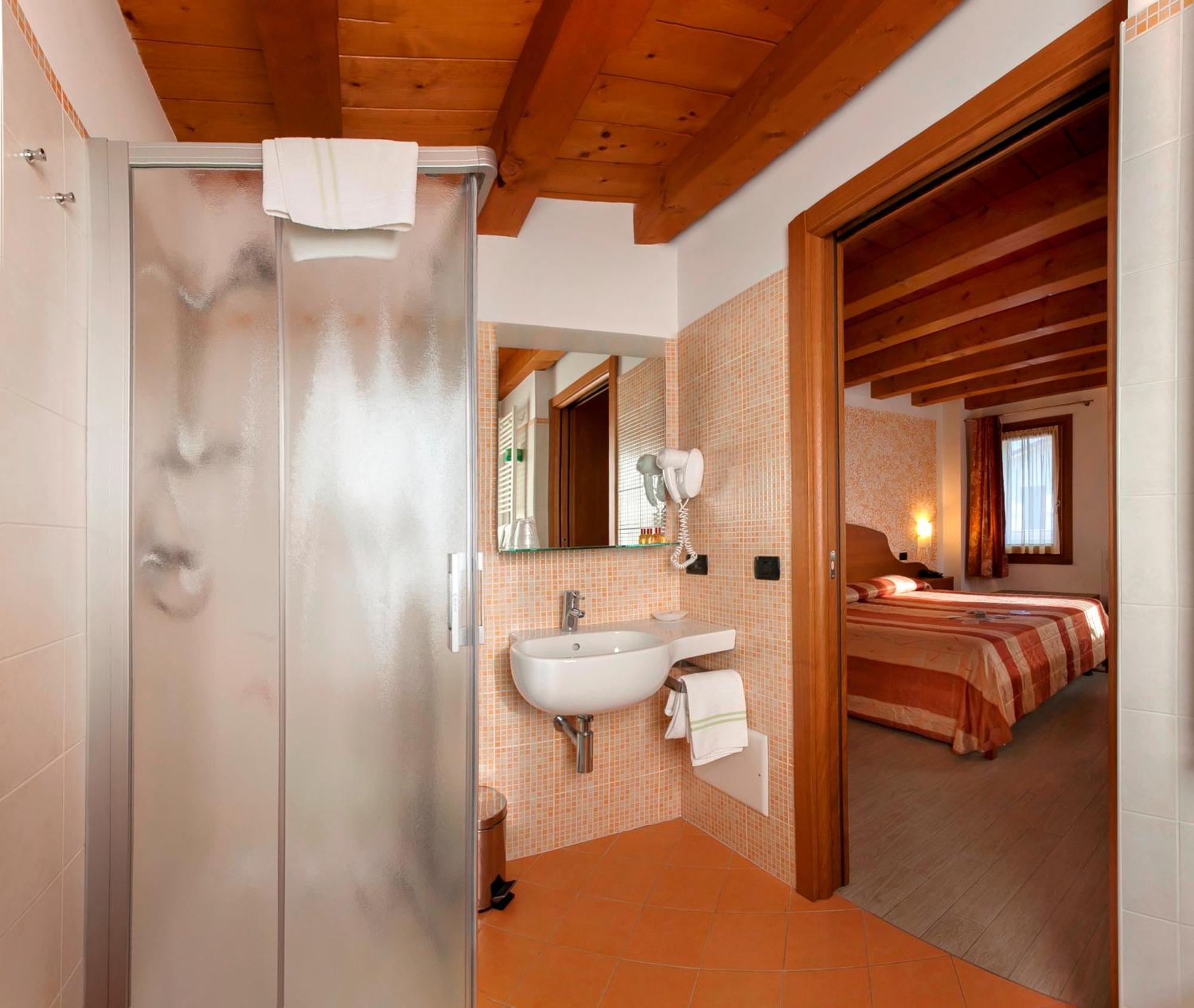Triple Room,670226184:JPEG